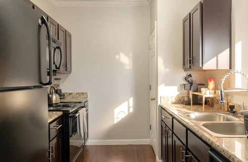 Southside Apartment | Modern 3B Resort Retreat 20 min to City Center
