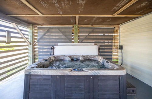 Kitty Hawk House | Modern 3rd Row Cottage Hot Tub and Pet Friendly