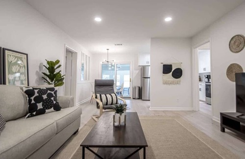 Briarwood House | Modern 4-Bedroom Home in Little Rock