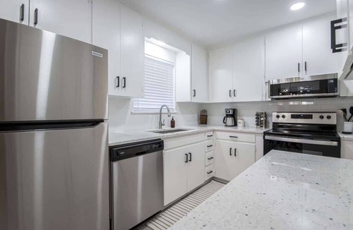 Briarwood House | Modern 4-Bedroom Home in Little Rock