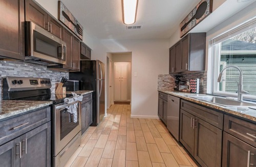 Flower Mound House | Modern 4 Br 2 Ba home with private fenced backyard