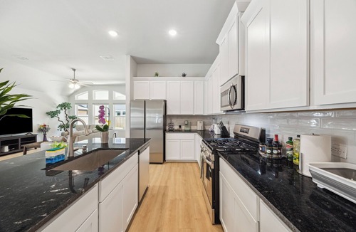 Friendswood House | Modern 4BR 3BA Home, Minutes to NASA, Downtown & Galveston