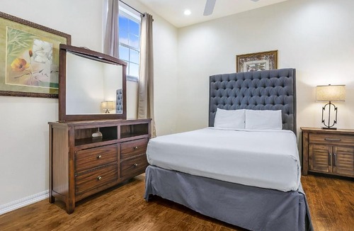 Faubourg Lafayette Apartment | Modern 4BR Penthouse in Downtown by Hosteeva