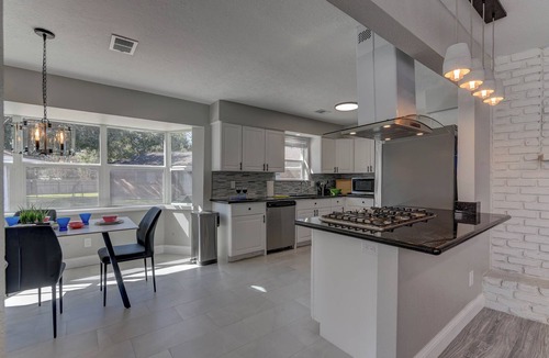 Clear Lake Villa | Modern 5-bedroom villa with pool-spa-games-garage apartment and large backyard!