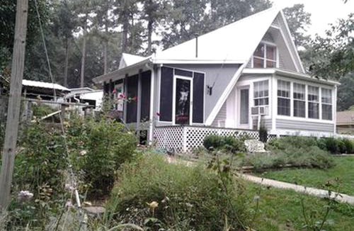 Alleene House | Modern A-Frame Cabin with a Hot Tub near Millwood Lake, Arkansas