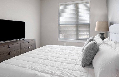 Los Indios Apartment | Modern Apartment in Prime Location (ID7763X80)