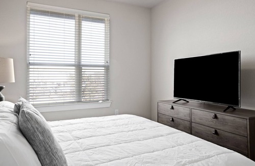 Los Indios Apartment | Modern Apartment in Prime Location (ID7763X80)