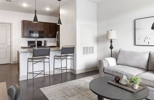 Selma Apartment | Modern Apartment in Prime Location (ID6413X98)