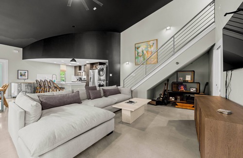 Chestnut House | Modern Austin Retreat 3BR + 2.5BA Near Downtown