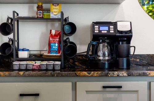 Tyler House | Modern Cabin Retreat Easy Drive to Canton/Tyler