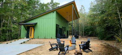 Tyler House | Modern Cabin Retreat Easy Drive to Canton and Tyler