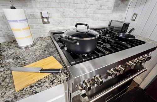 McKinney Cottage | Modern Cabin Style Cottage 1-Block from Historic Downtown McKinney