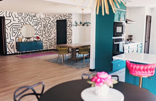 Saint Jo House | Modern Colorful 3 Bedroom Retreat a block off the Square in Saint Jo