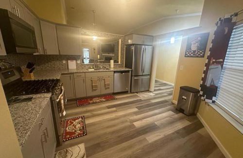 Converse House | Modern Comfort Near Military Bases & Shopping – Walk to Parks & Lakes!