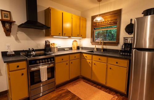 Dennis Cabin | Modern Cowboy Cabin with Scenic Country Views
