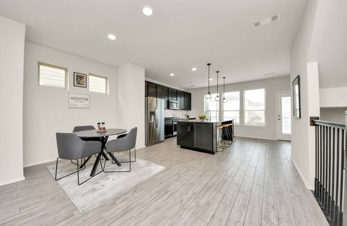 Woodlake - Briar Meadow House | Modern Cozy Home Houston Galleria NRG 4BR/3.5BA