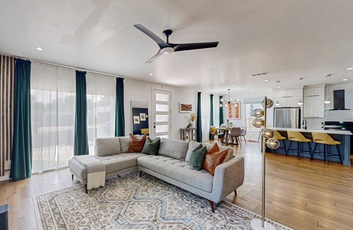 Cedar Crest House | Modern Dallas Retreat 5 Mi to Dtwn: Pets Welcome