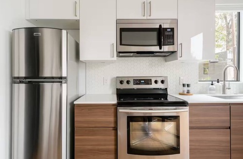 East Cesar Chavez Cottage | Modern East Austin Guesthouse close to E. 6th, Downtown, Rainey, and the Lake