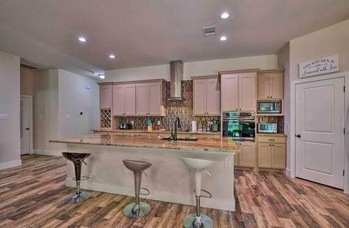 South Arlington House | Modern Family Home Near AT&T Stadium & More!