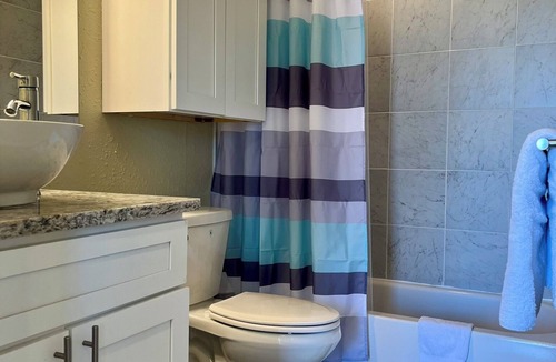 Eastland Apartment | Modern furnished, fully-equipped Studio Appartment in School Neighborhood