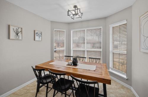 South Arlington House | Modern Home Close to It All in DFW Texas!