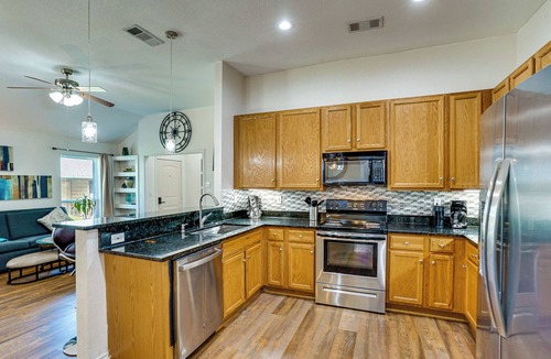 South Arlington House | Modern Home Near DFW: Work, Play + Relax!