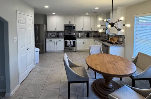 Barker House | Modern Home Peaceful & Family Friendly 290/1960
