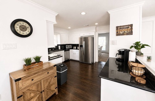 Ponderosa Forest House | Modern Houston Home nr Med Center & NRG - Pool, Wi‑Fi, Parking, Family‑Friendly