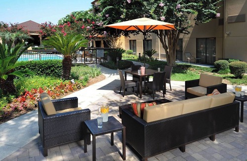 Southeast Houston Hotel | Modern King Room Perfect for Families Visiting Houston | Outdoor Pool Access