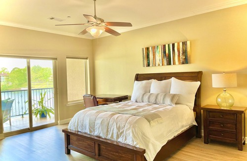 Lake Hamilton Condo | Modern Lake Hamilton Condo w/180° Lakefront View-Main Channel, Central Location!
