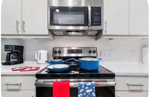 Downtown Dallas Apartment | Modern & Lavish luxury 1 bedroom/1 bath in Deep Ellum Downtown Dallas