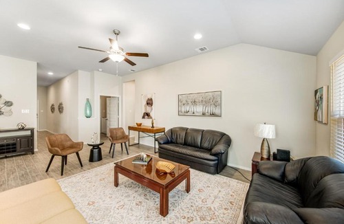 Highland Lake Estates House | Modern Living in Lago Vista