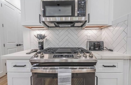 South Central Houston House | Modern Luxury 3BR Haven I 5Min -> Downtown Houston, NRG & Medical Center