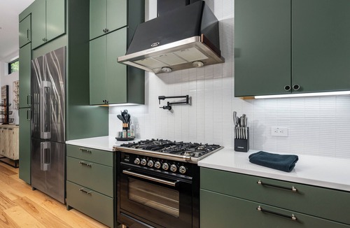 Dawson House | MODERN LUXURY HOME W/FABULOUS SHADED YARD! POOL! 5BR 4.5 BA HOME - SOCO & DT