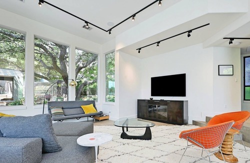 Austin Lake Estates House | Modern Luxury w/Zen garden - 5 min walk from Lake Austin