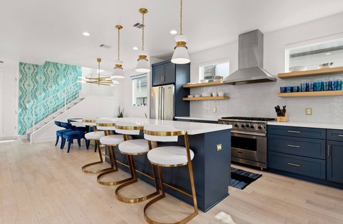 Blackshear-Prospect Hill House | Modern Oasis in East ATX, Sleeps 8, Parking, Pooln