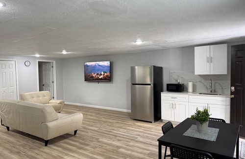 Marksville Apartment | Modern Open Studio - 3 Beds - 2 queens & 1–Full Sleeps 6- Near Local Attractions