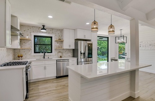 Round Rock House | Modern Ranch Home w/ith a Backyard Oasis Near Dell