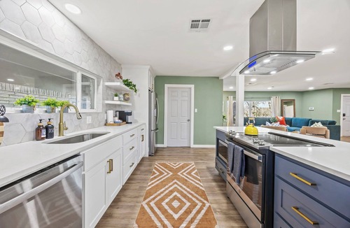 Haltom City House | Modern Retreat with Hot Tub, Large Yard, Pet Friendly, Sleeps 12
