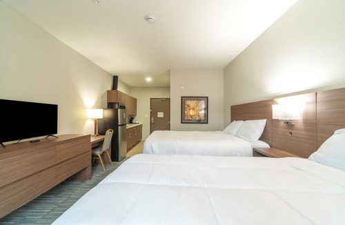Sulphur Hotel | Modern Room w/Kitchenette & Free Parking – Near Lake Charles Attractions