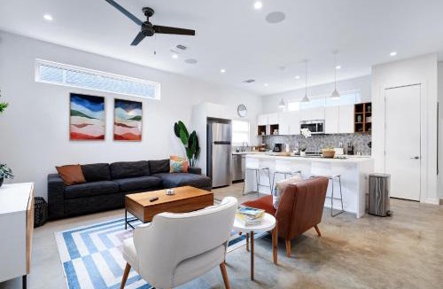 Eastside Promise Neighborhood House | Modern SA Home Nr DT River Walk Alamo WiFi
