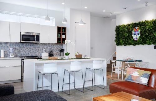 Eastside Promise Neighborhood House | Modern SA Home Nr DT River Walk Alamo WiFi