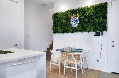 Eastside Promise Neighborhood House | Modern SA Home Nr DT River Walk Alamo WiFi