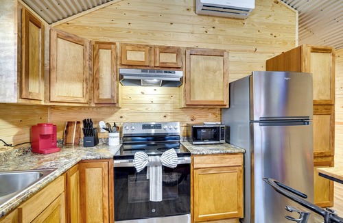 Joaquin House | Modern Sabine River Cabin, 3 Mi to Boat Launch!