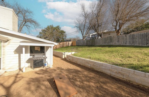 Pecan Springs Springdale House | Modern & Spacious 4-bedroom house, Sleeps 10+ with Games