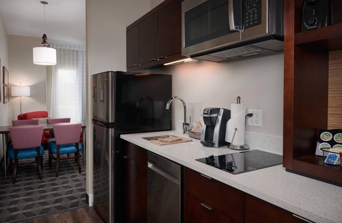 Lake Worth Hotel | Modern Studio Ideal for Adventure Seekers Near Dinings | Boomer Jack's - 0.2 mi