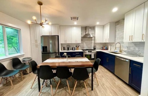 Sweetbriar House | Modern Texan Family Home - 4BD 3BA - 10 minutes from DT