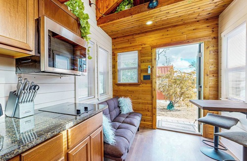 Harper Apartment | Modern Tiny House in Hill Country w/Covered Patio