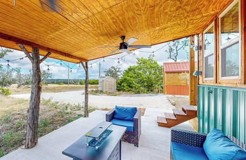 Harper Apartment | Modern Tiny House in Hill Country w/Covered Patio