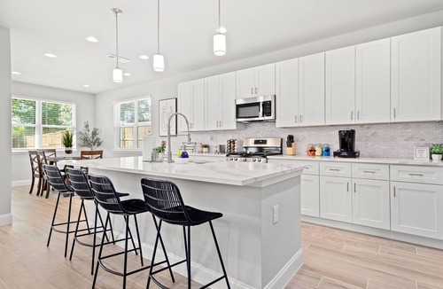 Cedar Crest House | Modern Tropical 5 BR/8 BEDS Home in Heart of Dallas